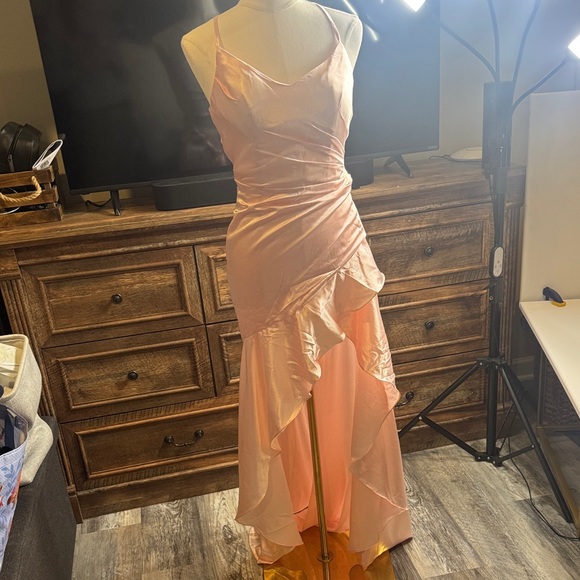 Elegant Pink Satin Dress - Picture 2 of 8